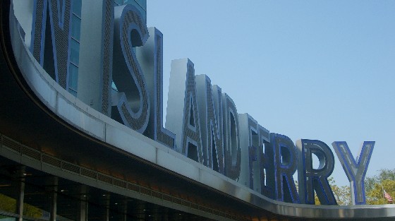 New York Staten Island Ferry Sign (www.free-city-guides.com) New York Staten Island Ferry Sign (www.free-city-guides.com)