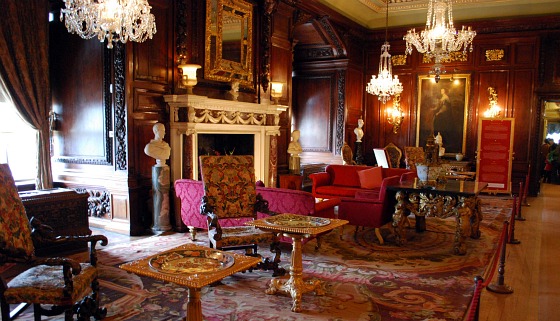 Warwick Castle interior (www.free-city-guides.com) Warwick Castle interior (www.free-city-guides.com)