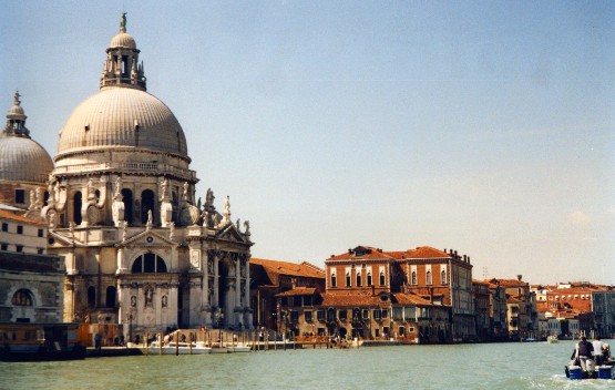 Venice Grand Canal entrance (www.free-city-guides.com)