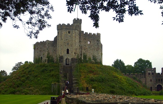 Cardiff Castle Old Keep & Mount (www.free-city-guides.com)