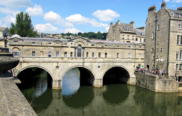 Bath Pulteney Bridge sunlight