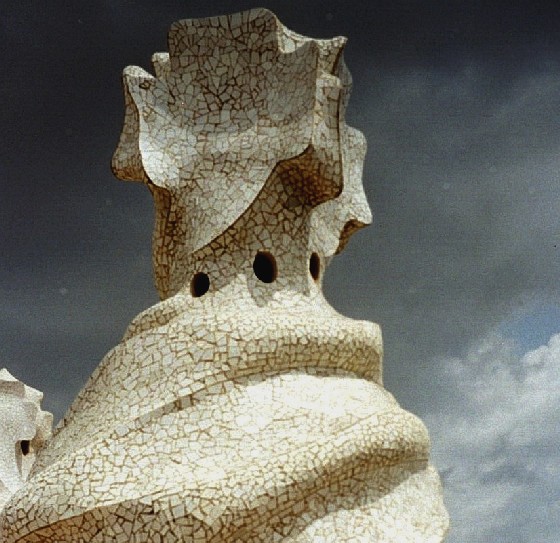 Casa Mila large chimney (www.free-city-guides.com)