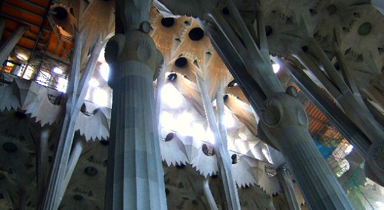 Barcelona Sagrada Familia pillars inside (www.free-city-guides.com)