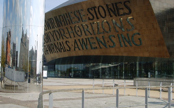 Cardiff Bay Millennium Centre (www.free-city-guides.com)