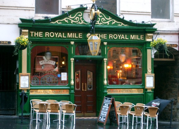 Edinburgh Royal Mile pub (www.free-city-guides.com)