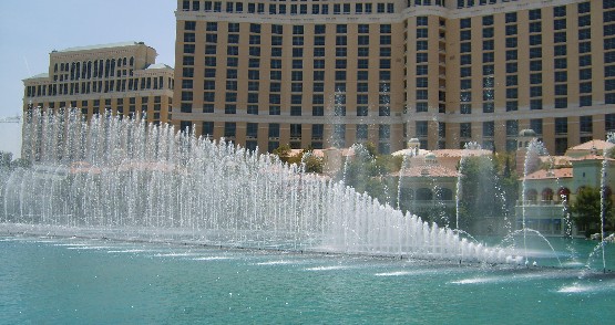 Las Vegas Bellagio fountains (www.free-city-guides.com) Las Vegas Bellagio fountains