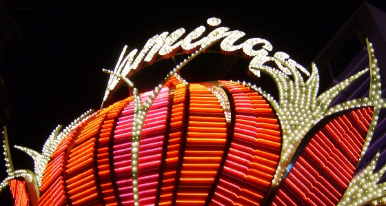 Las Vegas Flamingo Neon Sign (www.free-city-guides.com)