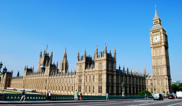 London Houses of Parliament from Westminster Bridge (www.free-city-guides.com)