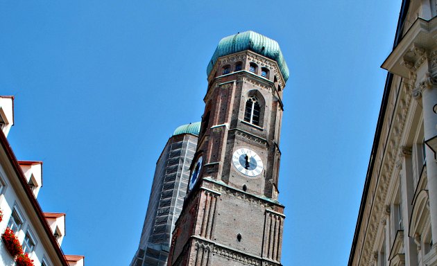 Munich Fraunekirche tower tops