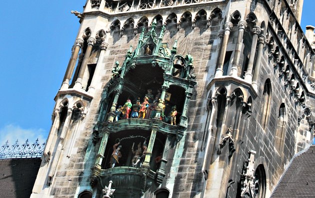 Munich Marienplatz Glockenspiel new