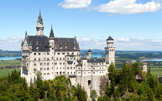 neuschwanstein-castle-side-view-2016