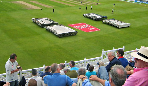 Nottingham Trent Bridge Crowd