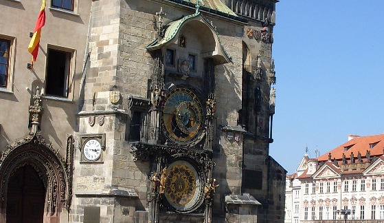 Prague Astronomical Clock wide (www.free-city-guides.com)