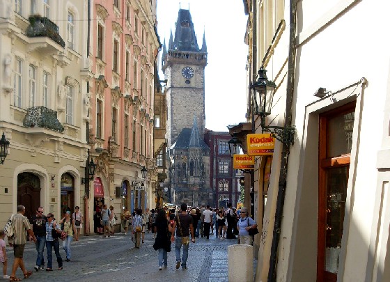 Prague Old Town Square walkway (www.free-city-guides.com)