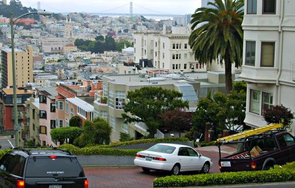 San Francisco Lombard Street top (www.free-city-guides.com)