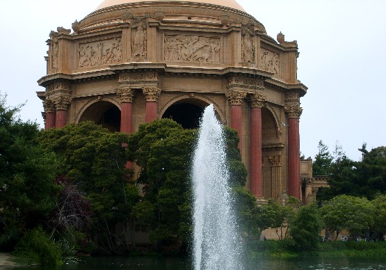 San Francisco Palace of Fine Arts fountain (www.free-city-guides.com)