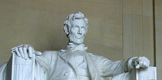 Washington Lincoln Memorial close (www.free-city-guides.com)