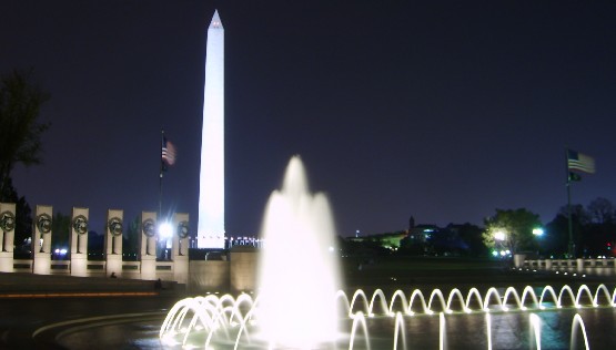 Washington Monument at night (www.free-city-guides.com)