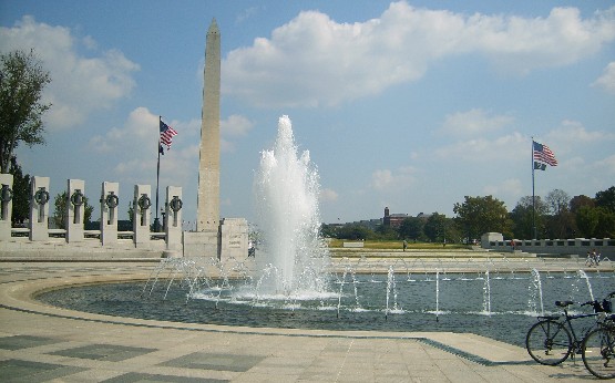 Washington National Mall WW2 Memorial (www.free-city-guides.com)