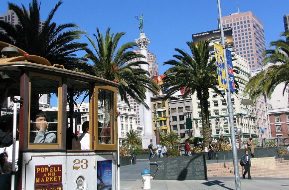 san francisco union square with cable car