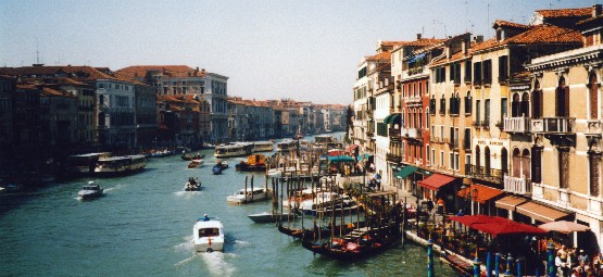 Venice Grand Canal from Rialto Bridge (www.free-city-guides.com)