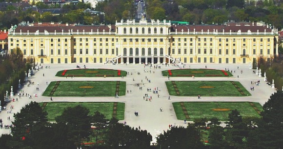 Vienna Schonbrunn Palace from hill