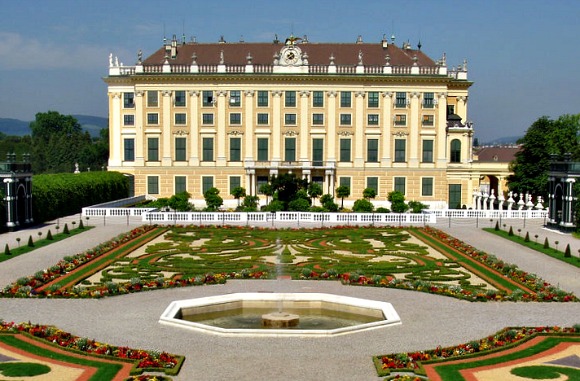 Vienna Schonbrunn side view