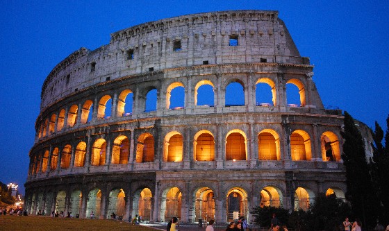 Rome Colosseum at night (www.free-city-guides.com)