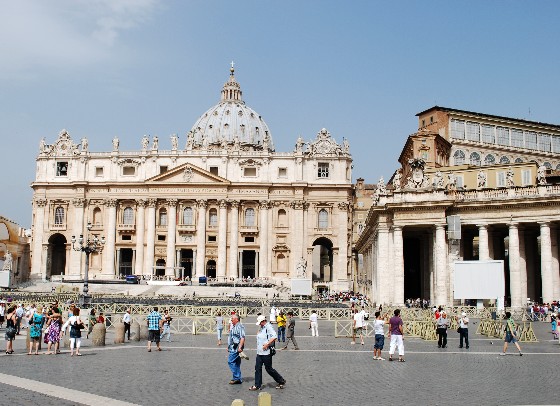 Rome St Peters Basilica and square (www.free-city-guides.com)