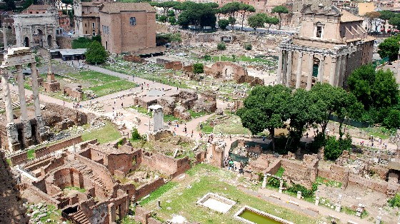 Roman Forum alternative view (www.free-city-guides.com)