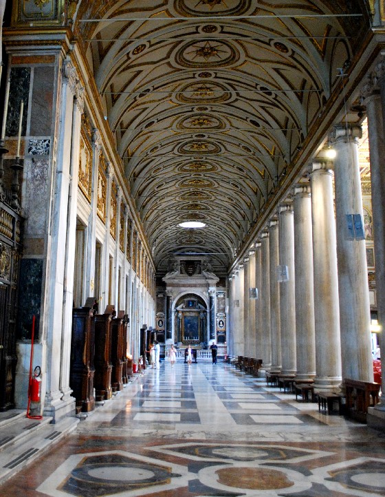 Rome Basilica di Santa Maria Maggiore aisle (www.free-city-guides.com)