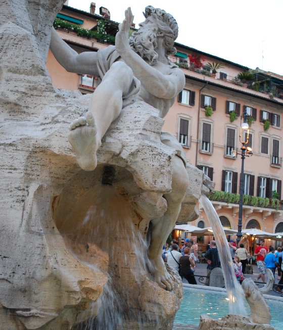 Rome Piazza Navona fountain close (www.free-city-guides.com) Rome Piazza Navona fountain close (www.free-city-guides.com)