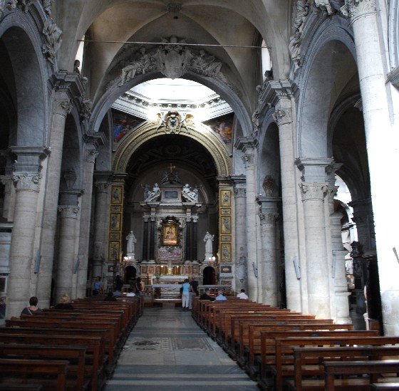 Rome Santa Maria del Popolo aisle (www.free-city-guides.com)