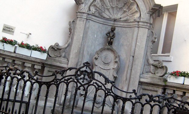 Brussels Mannekin Pis wide