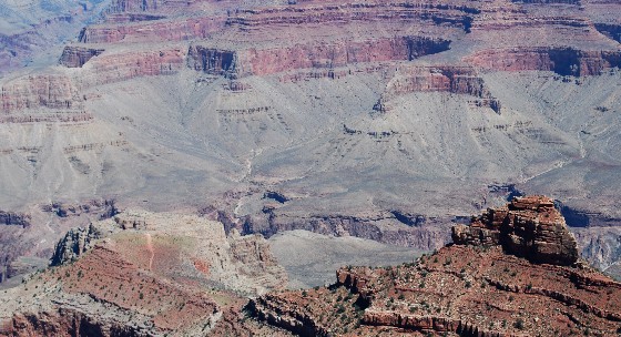 Las Vegas Grand Canyon South Rim rocks (www.free-city-guides.com)