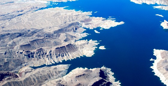 Las Vegas Lake Mead from the air (www.free-city-guides.com)