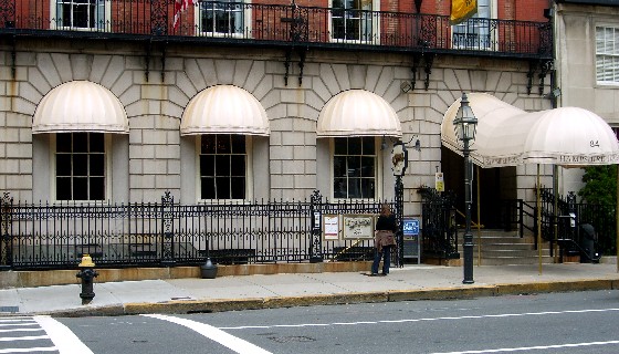 Boston Cheers Bar wide (www.free-city-guids.com) Boston Cheers Bar wide (www.free-city-guids.com)