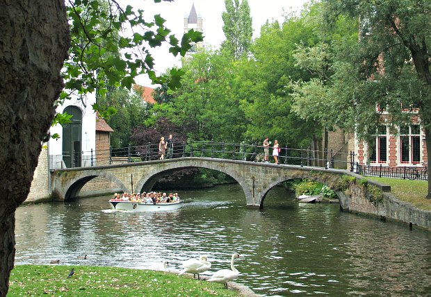 Bruges Lovers Lake Bridge new