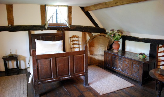 Stratford Anne Hathaways Cottage inside (www.free-city-guides.com)