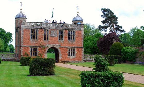 Stratford Charlecote Park Gatehouse (www.free-city-guides.com)