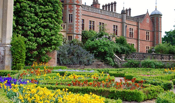 Stratford Charlecote Park garden (www.free-city-guides.com)