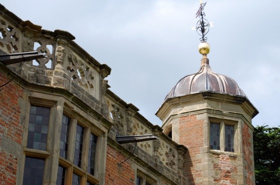 Stratford Charlecote Park tower (www.free-city-guides.com)