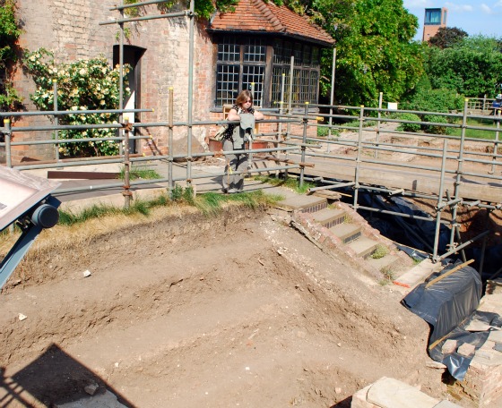 Stratford New Place dig 2011 (www.free-city-guides.com) Stratford New Place dig 2011 (www.free-city-guides.com)