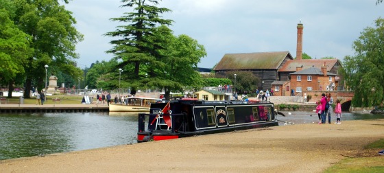 Stratford River Avon narrowboat (www.free-city-guides.com)