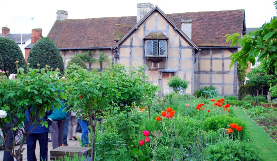 Stratford Shakespeares Birthplace rear (www.free-city-guides.com)