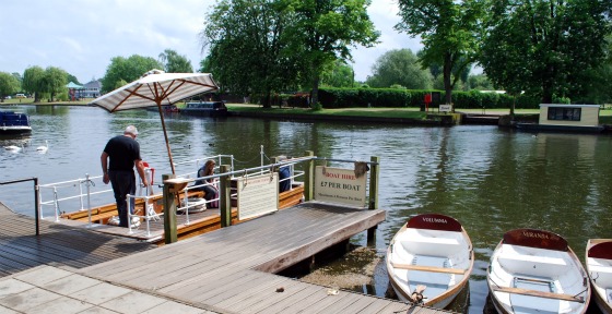 Stratford Upon Avon River Rowing Boats (www.free-city-guides.com)