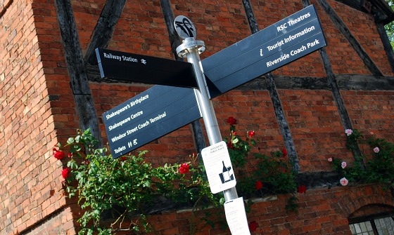 Stratford sign (www.free-city-guides.com)