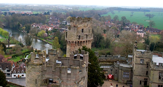Warwick Castle panorama (www.free-city-guides.com)