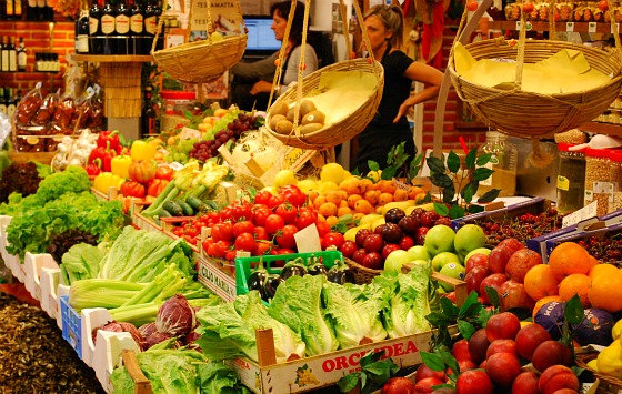 Florence Indoor Food Market Fruit (www.free-city-guides.com)