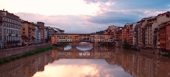 Florence Ponte Vecchio reflection (www.free-city-guides.com)